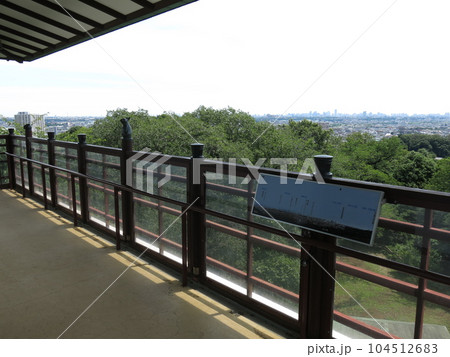 川崎市の生田緑地にある枡形山展望台（東側 東京方向 東京スカイツリー・東京タワーなど） 104512683