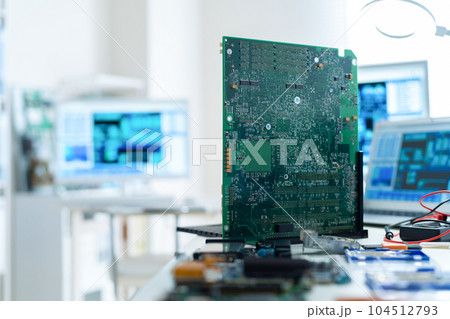 クリーンルームで基板を検査する 104512793