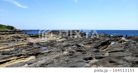 城ヶ島の長津呂の磯からの眺め【5月】. 104513155