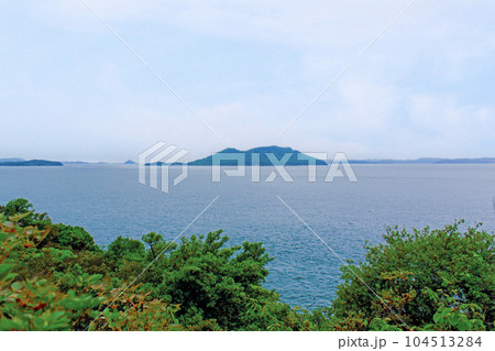 【香川】初夏の大島 相愛の道から望む瀬戸内海 【香川】初夏の大島 相愛の道から望む瀬戸内海 104513284