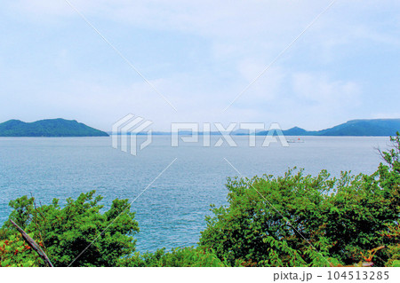 【香川】初夏の大島 相愛の道から望む瀬戸内海 【香川】初夏の大島 相愛の道から望む瀬戸内海 104513285
