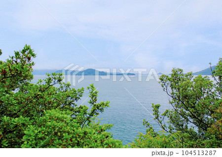 【香川】初夏の大島　相愛の道から望む瀬戸内海 104513287