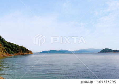 【香川】初夏の大島　穏やかな青空と瀬戸内海 104513295
