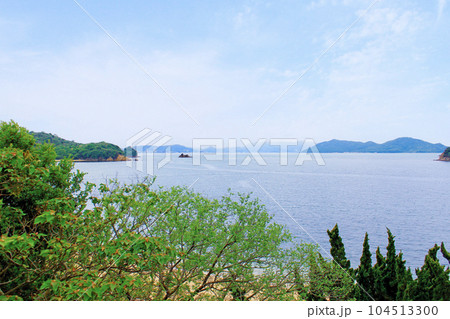 【香川】初夏の大島 高台から見下ろすと瀬戸内海 【香川】初夏の大島 高台から見下ろすと瀬戸内海 104513300