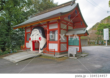 北九州市小倉南区にある蒲生八幡神社楼門の大お多福 104514457