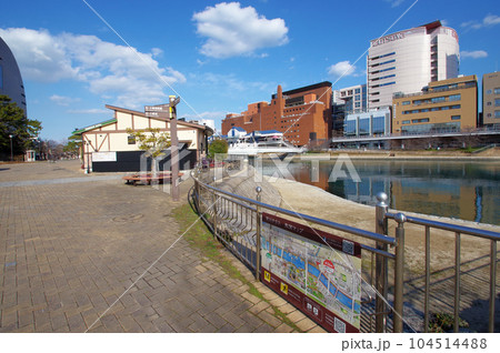 北九州市小倉北区にある紫川にかかる中の橋傍の洲浜広場 104514488
