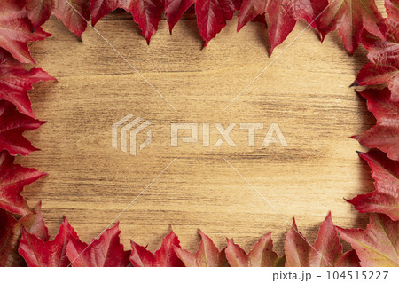 Thanksgiving background with leaves on wooden 104515227