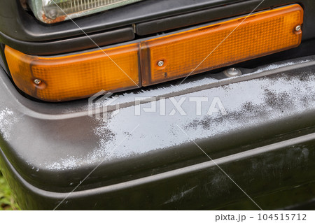 車の劣化 Car body deterioration and rust, dents 車の劣化 Car body deterioration and rust, dents 104515712