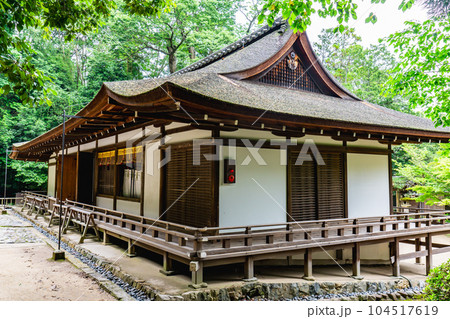 京都府宇治市の宇治上神社　拝殿（国宝） 104517619