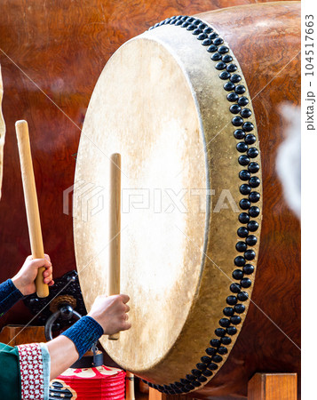 日本の伝統芸能　勇壮な和太鼓 104517663