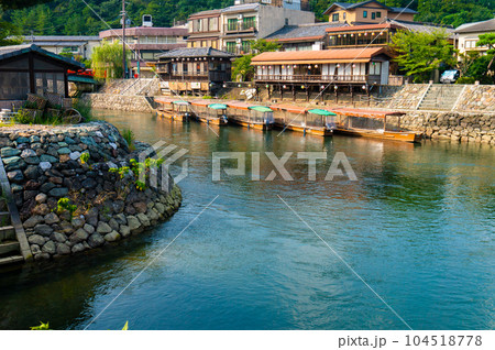 【京都風景】宇治は源氏物語の最後の十帖の主要な舞台 【京都風景】宇治は源氏物語の最後の十帖の主要な舞台 104518778