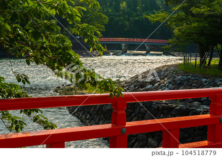 【京都風景】宇治は源氏物語の最後の十帖の主要な舞台 104518779