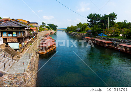【京都風景】宇治は源氏物語の最後の十帖の主要な舞台 104518791