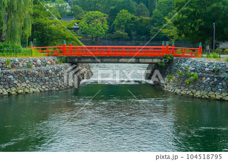 【京都風景】宇治は源氏物語の最後の十帖の主要な舞台 【京都風景】宇治は源氏物語の最後の十帖の主要な舞台 104518795