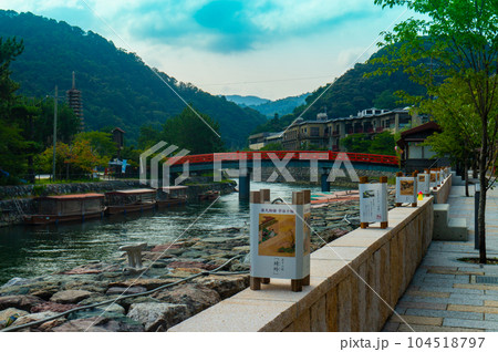 【京都風景】宇治は源氏物語の最後の十帖の主要な舞台 【京都風景】宇治は源氏物語の最後の十帖の主要な舞台 104518797