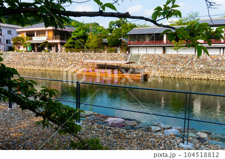 【京都風景】宇治は源氏物語の最後の十帖の主要な舞台 【京都風景】宇治は源氏物語の最後の十帖の主要な舞台 104518812