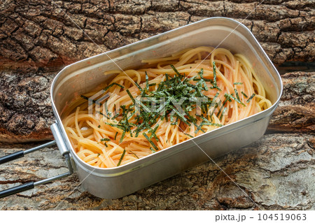 パスタ　Spaghetti made at an outdoor party 104519063