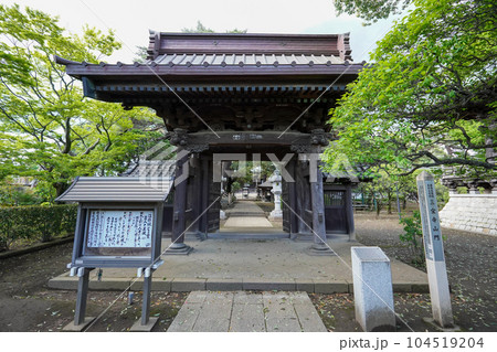 山門　石神井公園と接する三宝寺（東京都練馬区） 104519204