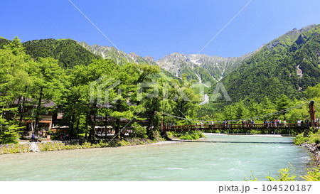 長野県の名所国立公園上高地の初夏(快晴) 長野県の名所国立公園上高地の初夏(快晴) 104520187