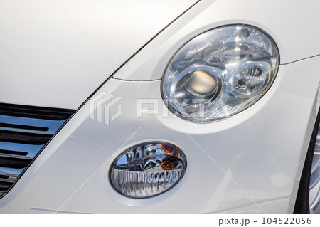 古い自動車のヘッドライト Headlight of the old car 古い自動車のヘッドライト Headlight of the old car 104522056
