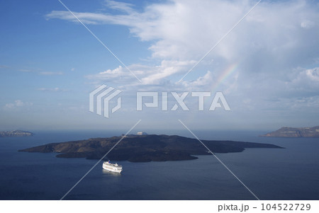 サントリーニ島のクルーズ船 104522729