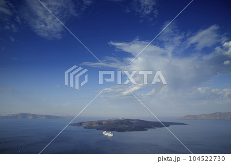 サントリーニ島のクルーズ船 サントリーニ島のクルーズ船 104522730