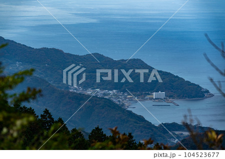 西伊豆スカイライン土肥駐車場から見た八木沢地区 静岡県伊豆市 西伊豆スカイライン土肥駐車場から見た八木沢地区 静岡県伊豆市 104523677