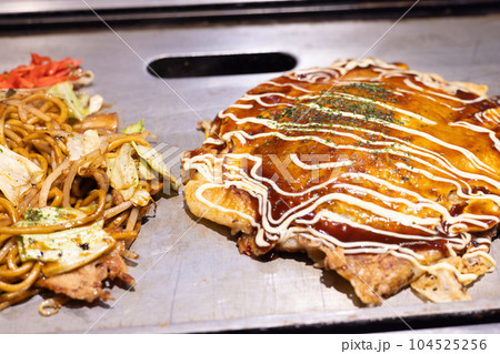 美味しいソース焼きそばとお好み焼き 104525256