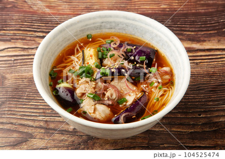 豚バラ肉と揚げなすの冷やしピリ辛素麺 豚バラ肉と揚げなすの冷やしピリ辛素麺 104525474