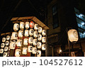 京都祇園祭の山鉾の提灯 104527612