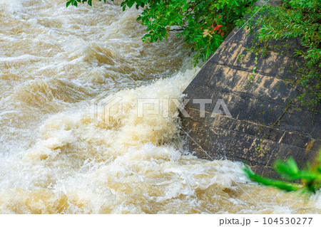 【自然災害】濁流・大雨の後の川【長野県】 104530277