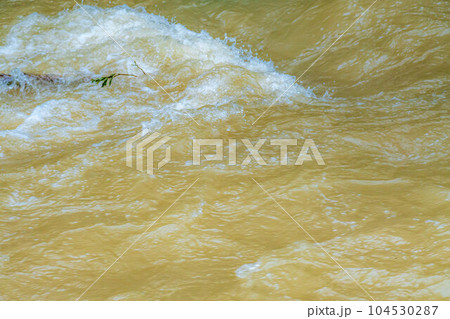 【自然災害】濁流・大雨の後の川【長野県】 104530287