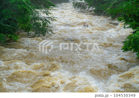 【自然災害】濁流・大雨の後の川【長野県】 【自然災害】濁流・大雨の後の川【長野県】 104530349
