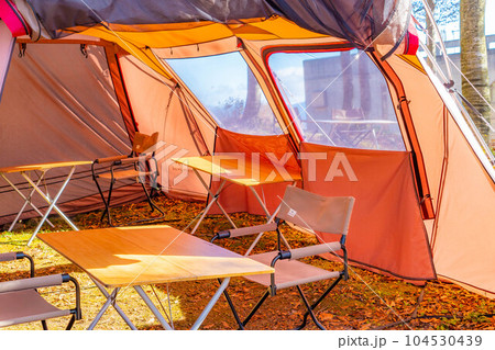 【キャンプ素材】秋のキャンプ風景【長野県】 104530439