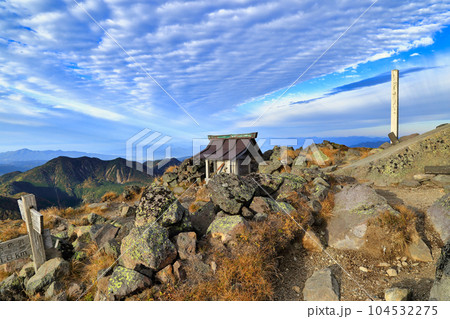 日光白根山の山頂からの風景 日光白根山の山頂からの風景 104532275
