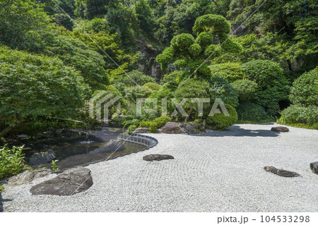 報国寺(鎌倉市)庭園「枯山水」 報国寺(鎌倉市)庭園「枯山水」 104533298