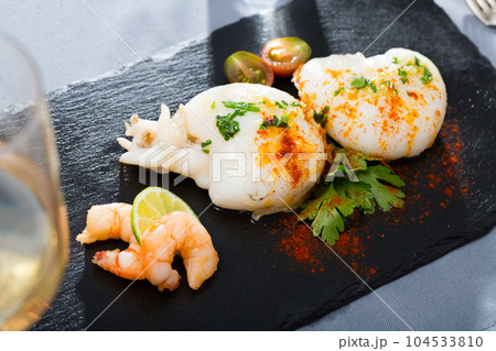 Fried cuttlefish and shrimp served with lime 104533810