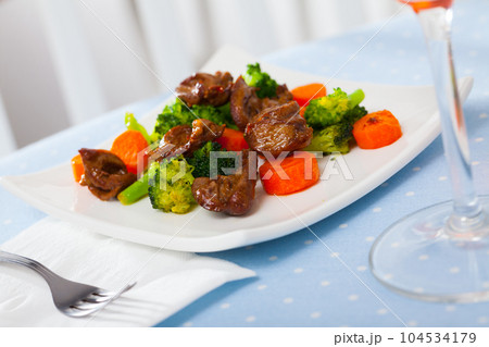 Chicken hearts with vegetables 104534179