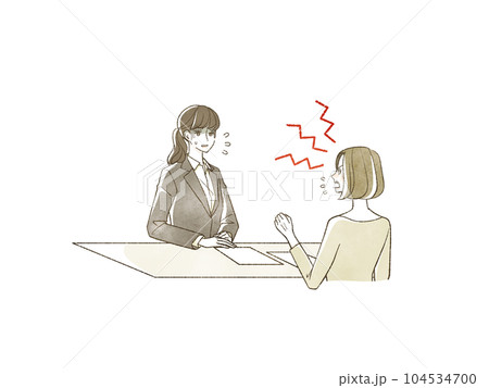 スーツ姿の女性にクレームをつけている女性 104534700