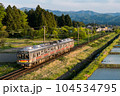 田園地帯を走る富山地方鉄道 104534795