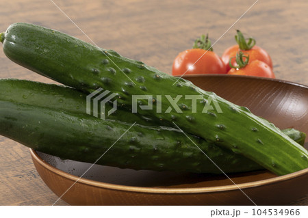 キュウリとミニトマト　mini tomato and cucumber 104534966