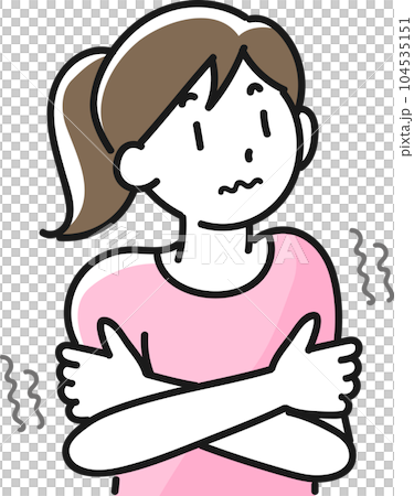寒がっている半袖の若い女性 寒がっている半袖の若い女性 104535151