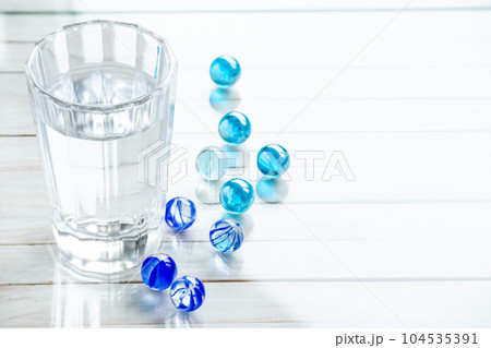 水分補給のイメージ背景 水分補給のイメージ背景 104535391