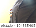 妊婦のお腹の写真素材 104535405