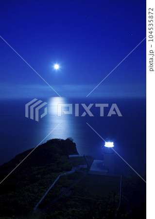地球岬燈台と月光夜景のイメージ 地球岬燈台と月光夜景のイメージ 104535872