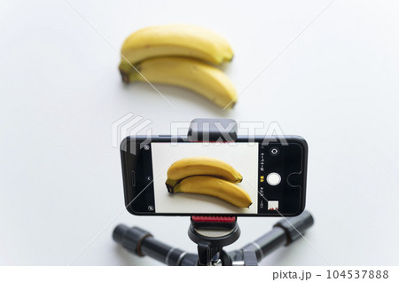 スマホで物撮りのイメージ 104537888