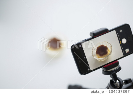 スマホで物撮りのイメージ 104537897