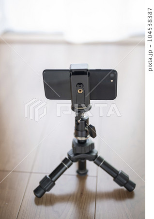 スマホを三脚で固定 104538387