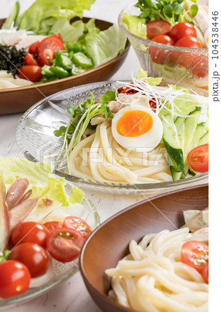 サラダうどん　salad udon 104538446