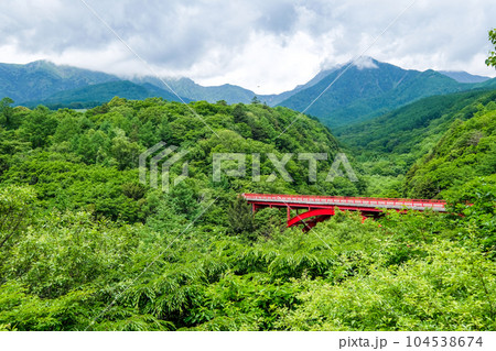 山梨県北杜市の八ヶ岳高原ライン東沢大橋展望台からの景色 山梨県北杜市の八ヶ岳高原ライン東沢大橋展望台からの景色 104538674